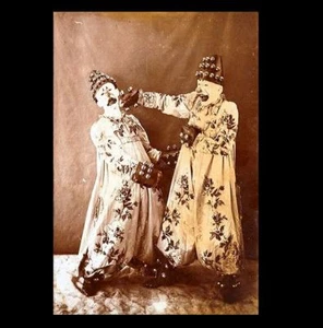 Vintage Creepy Circus Clowns spaventoso FOTO combattimento mostro inquietante strano atto strano - Foto 1 di 1