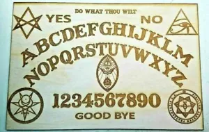 Tablero y planchette Ouija GRANDES con símbolos de Aleister Crowley grabados en madera - Imagen 1 de 2