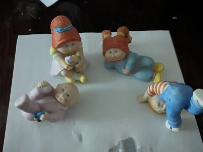 Juego de 4 estatuillas de cerámica vintage Cabbage Patch Kids edición especial 1984  Foto 1 de 4