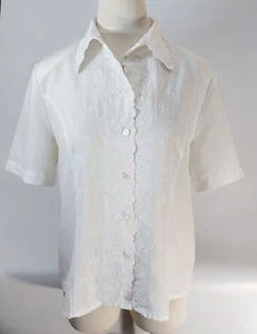 Croft & Barrow weiße Damen Bluse Shirt Medium Kurzarm bestickt Blume - Bild 1 von 3