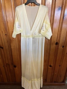 Accappatoio casacca vintage seta ricamo pizzo disegno floreale giallo nucleo casetta - Foto 1 di 5