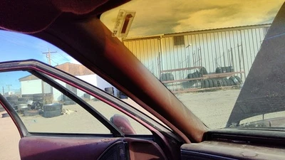 Buick Lesabre 1998 conductor izquierdo un pilar moldura parabrisas poste panel OEM rojo Foto 1 de 3