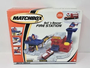 Vintage 2000 Matchbox Roll 'n Rescue Fire Station (mit Feuerwehrauto) - Mattel - NEU - Bild 1 von 12