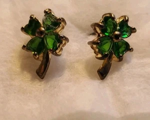 Gold Tone earrings Green Stones Diamonds .50" 4 Leaf Clover - Picture 1 of 2