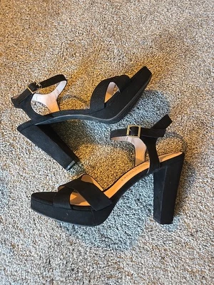 Sandalia con plataforma de gamuza negra para lavandería china correa con hebilla talla 11 Foto 1 de 3