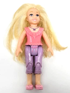 Fisher Price Loving Family - Hermana Rubia Niña con Camisa Rosa y Pantalones Púrpura - Imagen 1 de 2