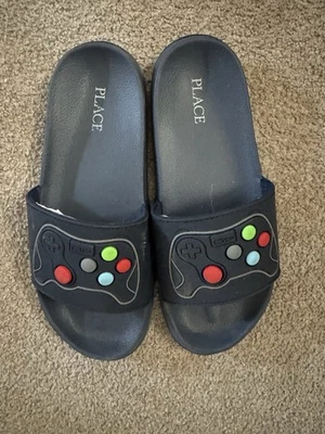 Сандалии с игровым контроллером Children's Place для мальчиков размер 4 темно-синие и черные - Изображение 1 из 3