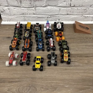 Monster Trucks Hot Wheels y MatchboxMonster Jam 1:64 ¡ENORME LOTE DE 20! Ver fotos - Imagen 1 de 7
