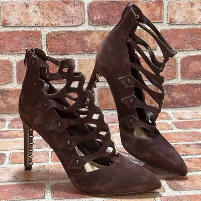 Fergie Borgoña Vino Púrpura Acebo Tachonado Bomba Tirantes Gamuza Tacones Mujer’s Talla 9 Foto 1 de 4