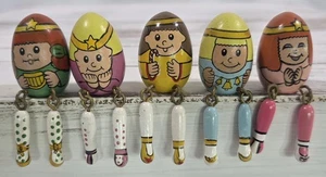 (5) Juego de cuidadores de estante de huevos de madera vintage artesanales/pintados de Navidad - Imagen 1 de 5