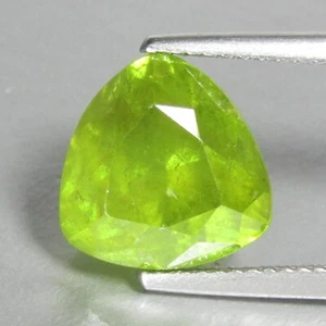7.84Cts Fantastic Natural Sphene Titanite 11mm Trillion Shape Loose Gemstone - Picture 1 of 3