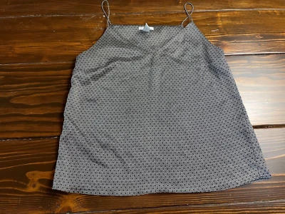 Camiseta sin mangas H&M, para mujer talla 10, negra blanca, sedosa, sin mangas, correa de espagueti Foto 1 de 4