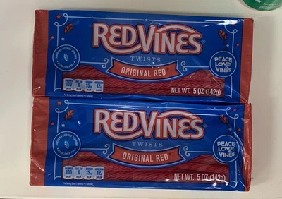 NEW 2 Pack Red Vines Original Red Flavor Licorice 5 Oz Movie Theater Size Trays - Imagem 1 de 2