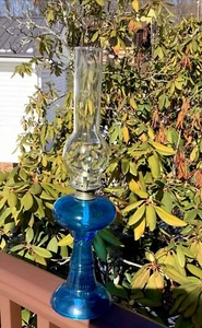 Vintage BLUE FLASH PETROLEUM ÖLLAMPE BRENNER 18" mit Kugel gerippt Kerzenleuchter Licht - Bild 1 von 9