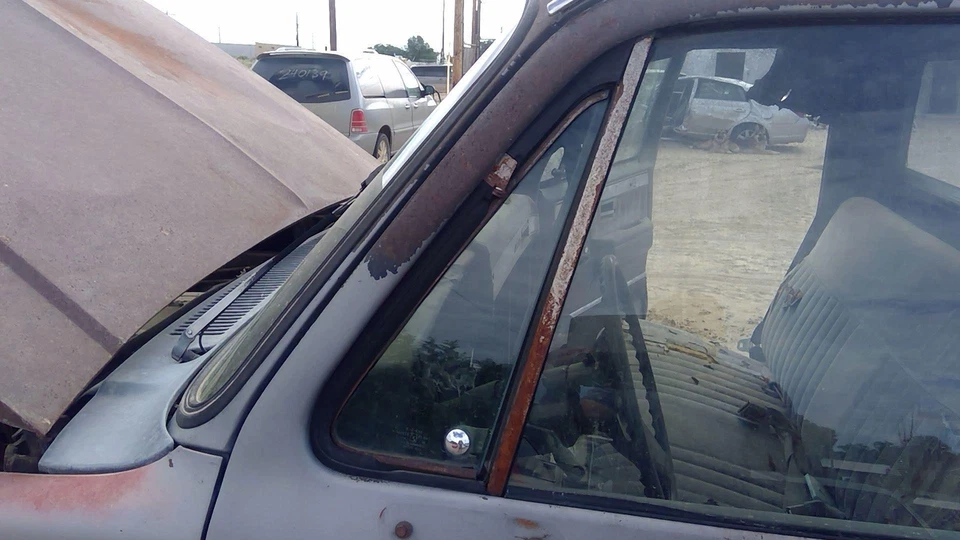 73-87 Sierra K10 1500 Driver Left Front Vent Window Small Door Glass With Frame - Image 1 of 4