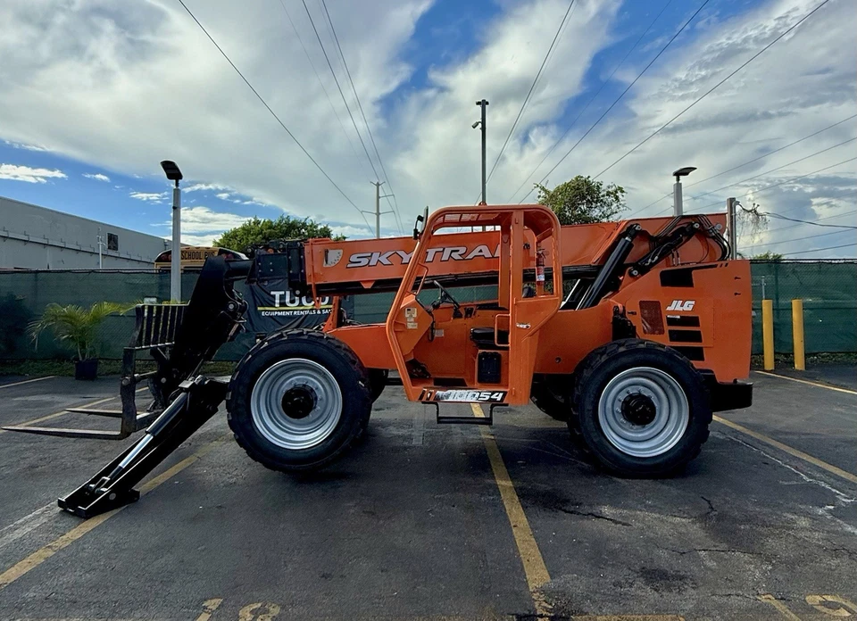 Skytrak 10054 2017 manipulador telescópico diésel 10.000 lb Foto 1 de 4