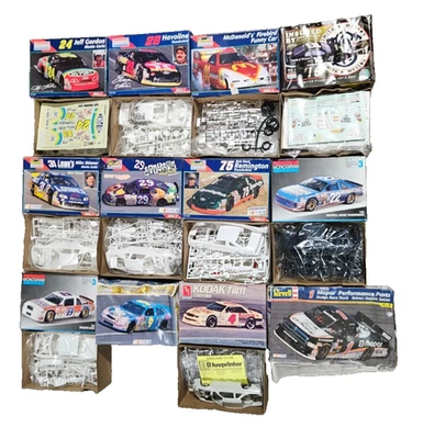 12 kits de modelos de corrida vintage Nascar LEIA! COMO ESTÁ COMO ENCONTRADO - Imagem 1 de 4