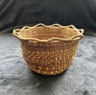 c1890 Native American Indian Klamath River-Modoc Basket - Scalloped Loop Rim - Image 1 of 4