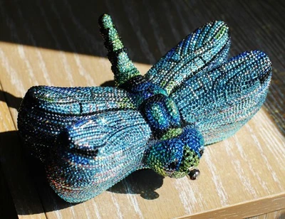 Bolso sin asas Judith Leiber azul verde libélula cristal de Swarovski con alas Foto 1 de 4