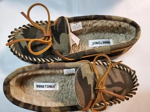 KIDS MINNETONKA *BENSON TRAPPER* COLOR~GREEN CAMO PRINT SIZE 4 M - Picture 1 of 3