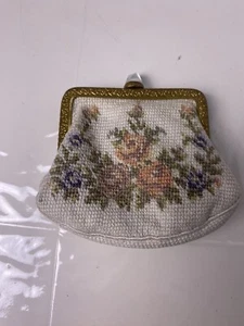 PETIT POINT MADE IN CZECOSLOVACCHIA Portamonete vintage - Foto 1 di 9