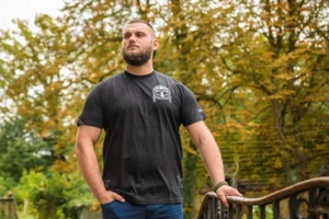 T-Shirt LEVER DOOD AS SLAV mit hochwertigen Applikationen! - Imagen 1 de 3