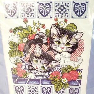 Kit de imágenes de punto de cruz contado Design Works 9859 fresa gatitos gatos 11x14 - Imagen 1 de 4