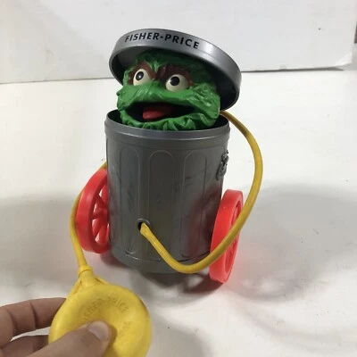 Oscar The Grouch 1977 Plaza Sésamo Fisher-Price Muppets juguete emergente de colección funciona Foto 1 de 4