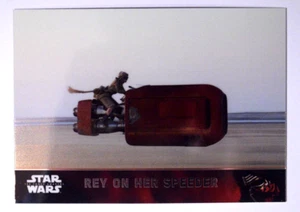 2016 Topps Star Wars: The Force Awakens cromo refractor Rey On Her Speeder #23 - Imagen 1 de 2