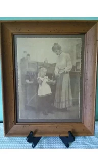 Vntg Photo R. Hendrickson Signed (Mother Daughter in the Kitchen ) - Picture 1 of 5