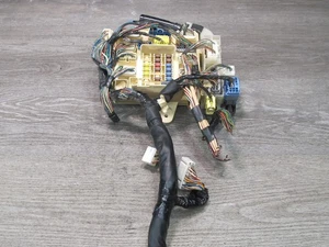 02-05 LEXUS JCE10L IS300 RIGHT JUNCTION FUSE RELAY BOX OEM - Picture 1 of 12