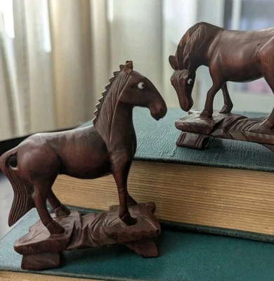 Juego de figuras de caballo de boj rojo chino vintage talladas a mano con defectos arte asiático Foto 1 de 4