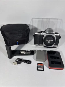 Olympus OM-D E-M10 Mark 1 Systemkamera Digital Kamera Silber *TOP ZUSTAND* - Bild 1 von 17