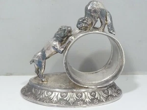 VICTORIAN MERIDEN SILVERPLATE DOG FACING CAT NAPKIN RING - Bild 1 von 5