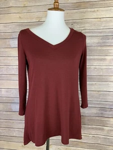 Le Lis Stitch Fix Womens XS V Neck Blouse Floral Back Burgundy Long Sleeve Hi Lo - Picture 1 of 9