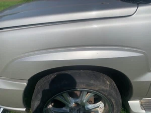 2002-06 cadillac escalade silver front drivers side fender flare - Picture 1 of 2