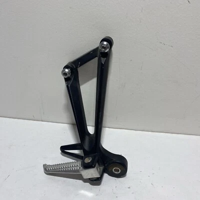 Yamaha R3 YZF-R3 2015 15-18 YZFR3 soporte de montaje de estriba de pasajero trasero derecho Foto 1 de 4