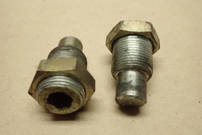 Suzuki GS650G 1982 pernos de brazo oscilante Foto 1 de 4