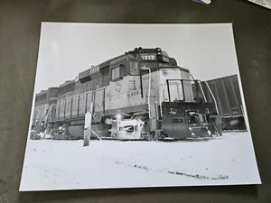 Milwaukee Road GP30 1013 Madison WI (8x10 B&W)(Used) - Picture 1 of 3