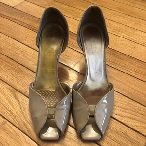 Prada Milano Tan Vintage Heel Shoes Size 37.5 Pre-owned Size 7.5 US - Picture 1 of 17
