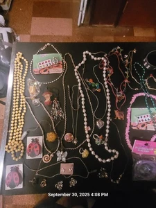 Konvolut Modeschmuck - gemischte Teile. Sortiment von schlechtem bis gutem Zustand - Bild 1 von 10