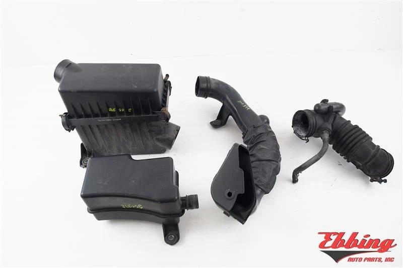 Air Cleaner Assembly 1.6L AT FWD 4 Cylinder Fits 2007-2011 Hyundai Accent 689792 - Image 1 of 4