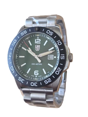 Luminox XS.3137 Pacific Diver Sapphire Green Dial Date Men's Diver Watch - Image 1 of 4
