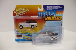 Johnny Lightning Hulls and Haulers 1979 International Scout II con Boat Chase - Imagen 1 de 2