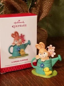 Adorno Hallmark 2013 ~ Una sorpresa de primavera ~ Mary Hamilton              - Imagen 1 de 3