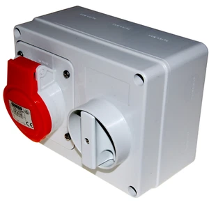 Gewiss 16Amp 415V 4 PIN Red IP44 Interlocked Switch Socket 3p+E - GW66008 - Picture 1 of 2