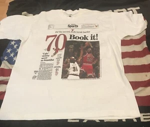 VTG MICHAEL JORDAN CHICAGO BULLS TRIBUNE NEWSPAPER 70 WINS PHOTO T SHIRT - Picture 1 of 22