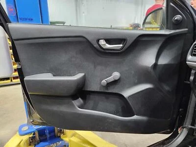 Panel de moldura de puerta delantera manual Kia Rio 18 lado izquierdo del conductor negro OEM 82301H9000Wk Foto 1 de 2