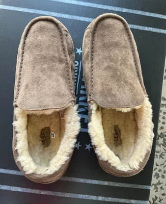 Zapatillas Mocasín UGG 5775 Para Hombre Talla 11/EU44.5 Marrón Gamuza Cuero Usadas  Foto 1 de 4