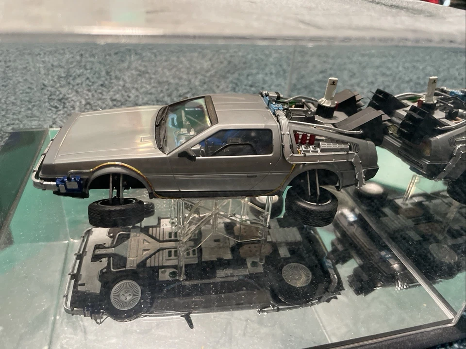 Modelo DeLorean Time Machine Regreso al Futuro - Modo Hover/Drive Convertible Foto 1 de 4